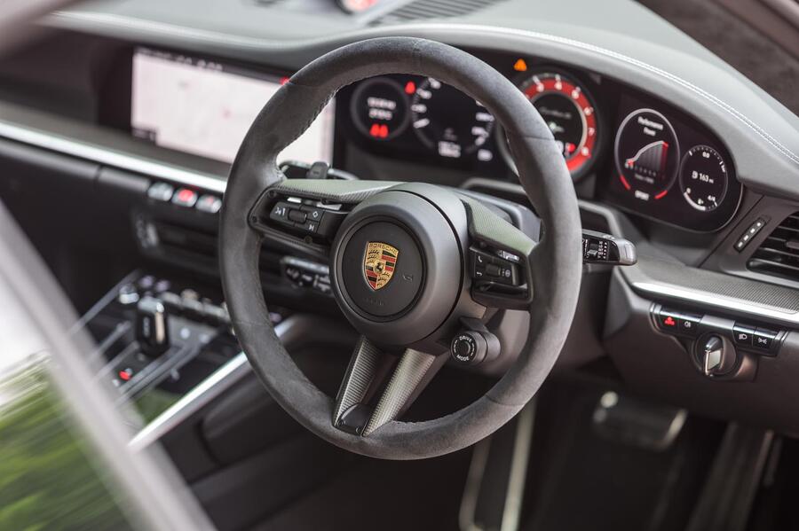 11-porsche-911-turbo-s-2020-uk-fd-dashboard.jpg?itok=IsJK7ygK