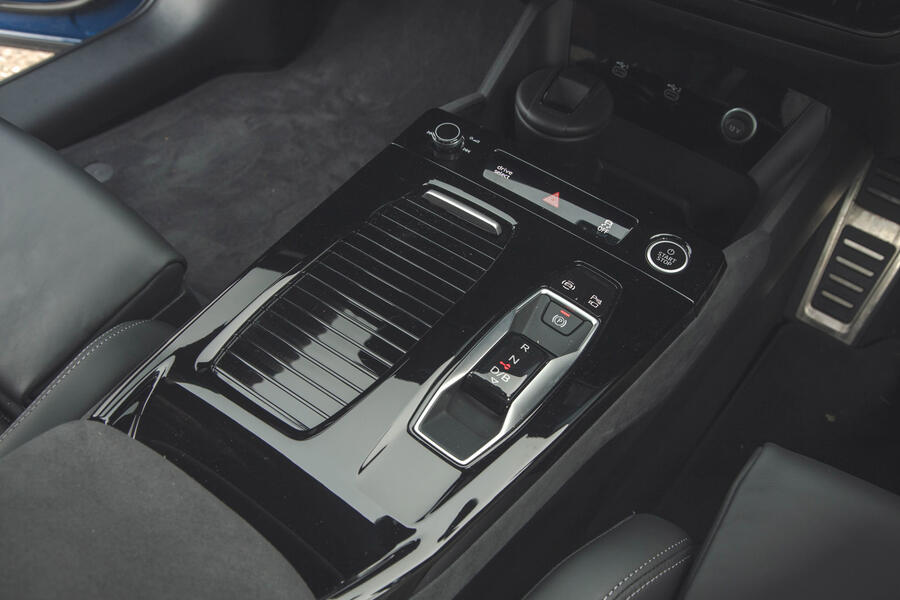 Console Central Audi Q6 E-tron