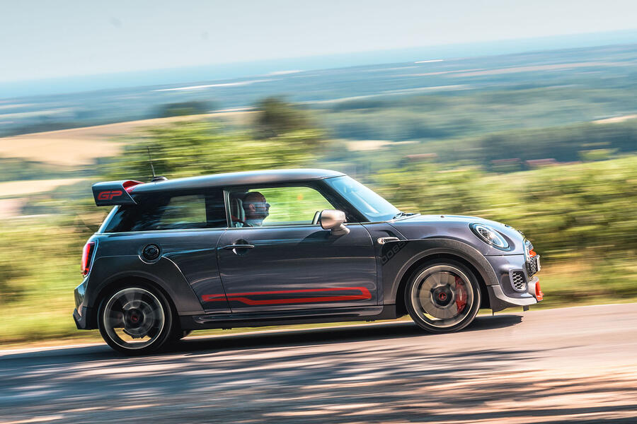 17-mini-jcw-gp-2020-uk-fd-otr-side.jpg?itok=MWL2N8V7