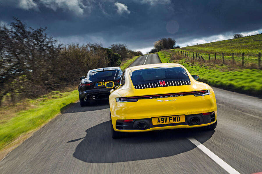 17-porsche-911-carrera-4s-2020-hero-rear