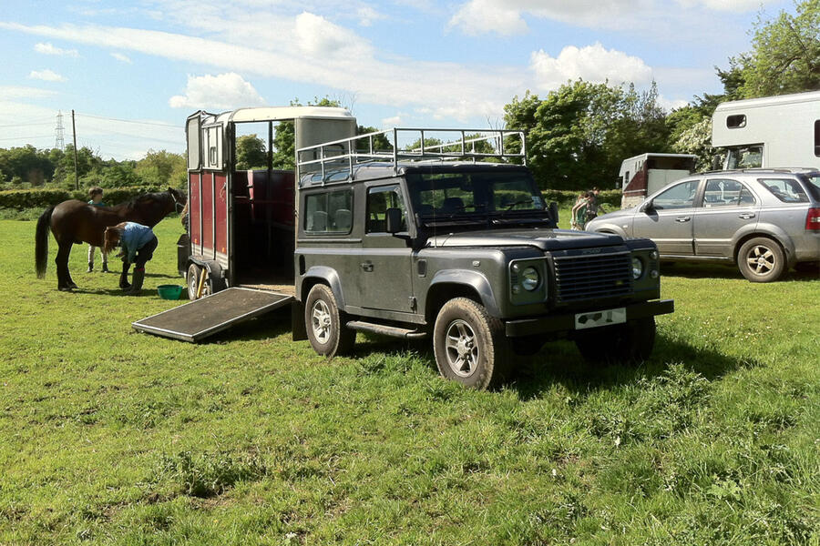 19-land-rover-defender-90-1.jpg?itok=X2mcLayW