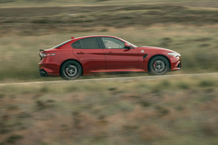 2-alfa-romeo-giulia-quadrifoglio-2020-uk