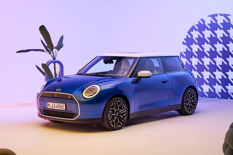 Blue 2024 Mini Cooper Electric – beforehand   4th   static