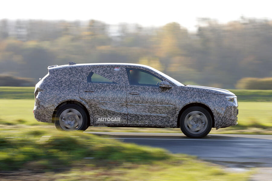 2024 Vauxhall Crossland â€“ camouflaged side tracking