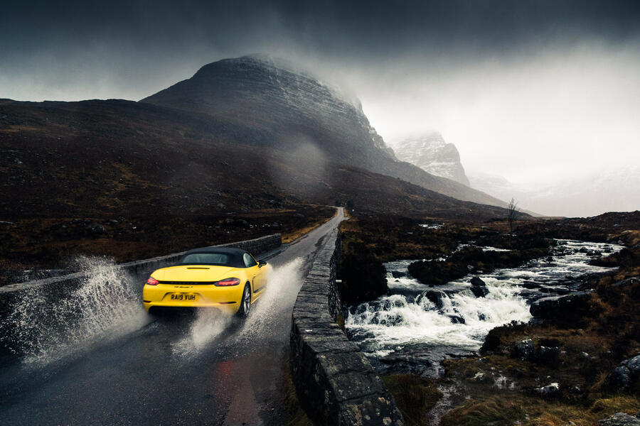 21 Porsche boxster t 2019 hero rear