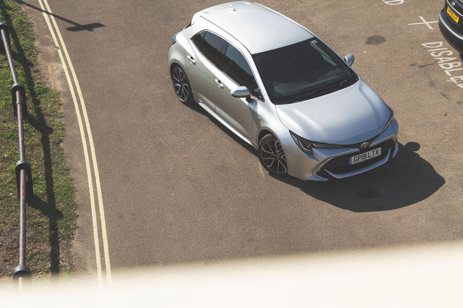 23-toyota-corolla-2019-lt-static-aerial.