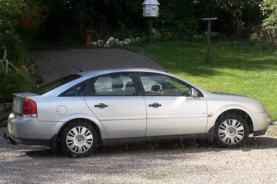 3 Vauxhall vectra 2005 static side