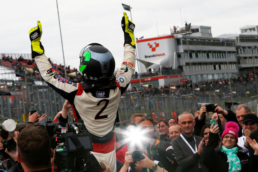 6 Motorsport hero colin turkington celegrating