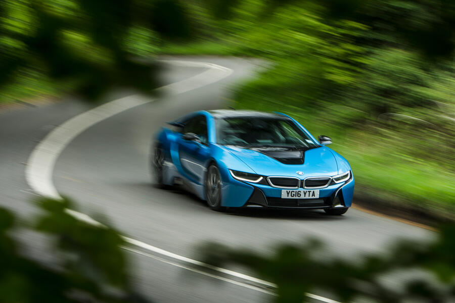 7_bmw-i8-2016-2260.jpg?itok=KfOjRdOd