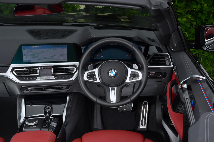 9-bmw-4-series-m440i-convertible-2021-uk-fd-dashboard.jpg?itok=K6qO9nlU