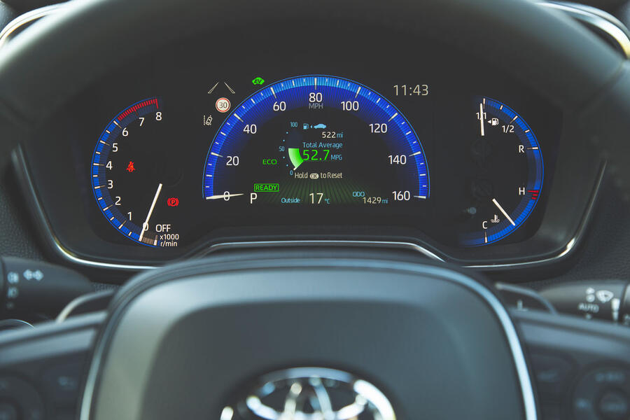 9-toyota-corolla-2019-lt-instruments.jpg