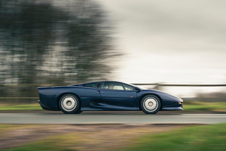 97-jaguar-xj220-side-profile.jpg?itok=SZKpm1xx