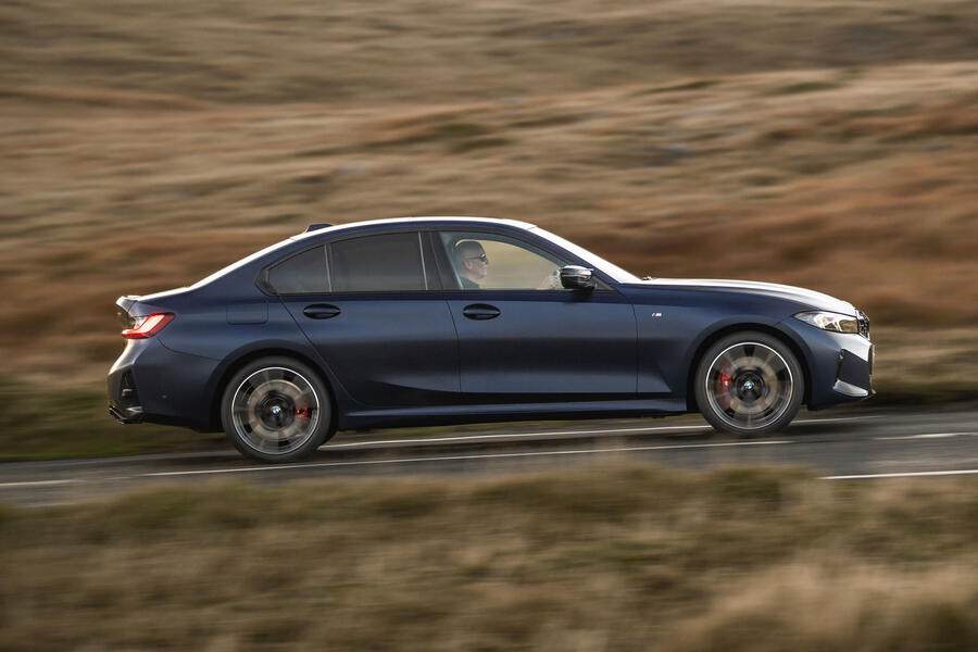 BMW M340i  side tracking