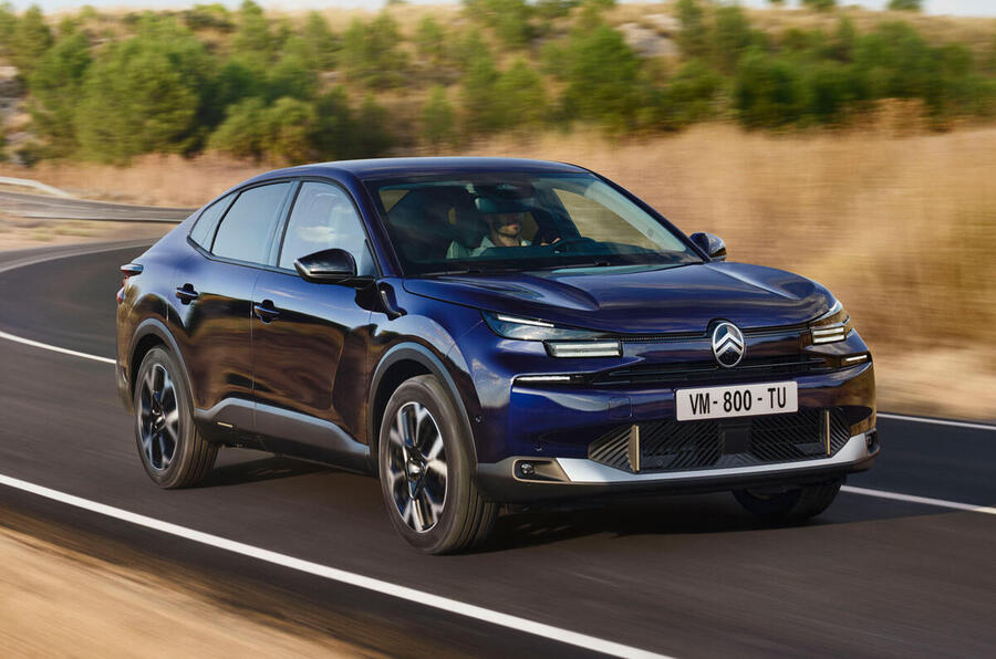 Citroen C4X facelift front quarter tracking