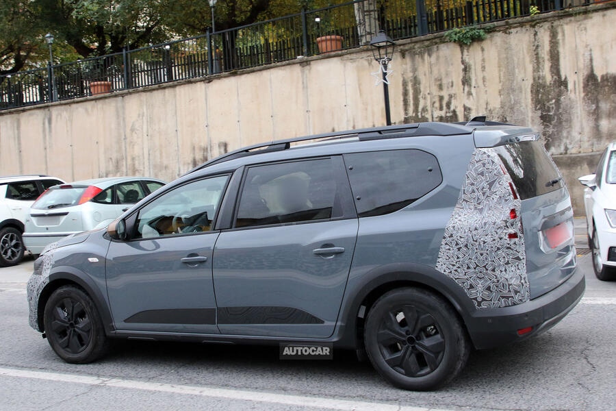 Dacia Jogger facelift camo – side