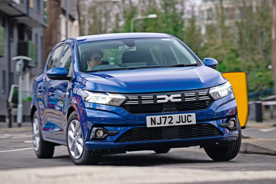 Dacia Sandero turning  front