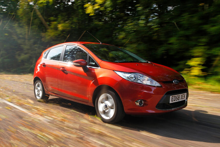 2009 Ford Fiesta driving â€“ front quarter 