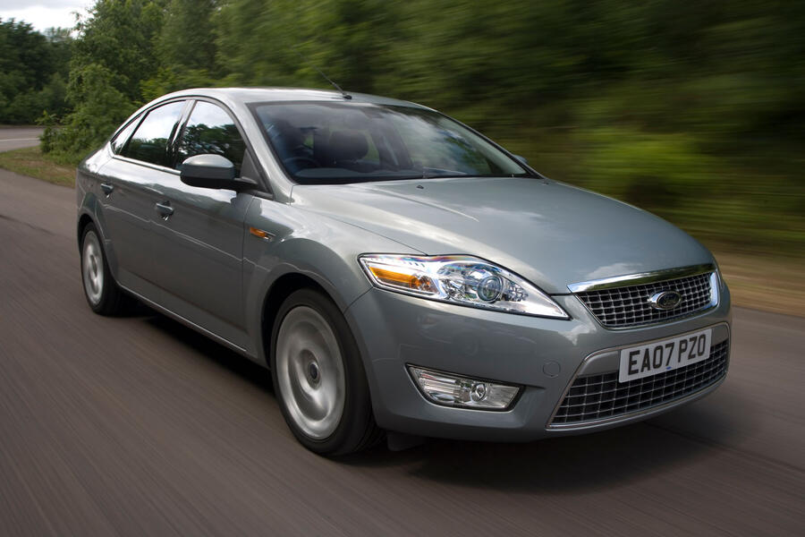 2007 Ford Mondeo driving â€“ front quarter