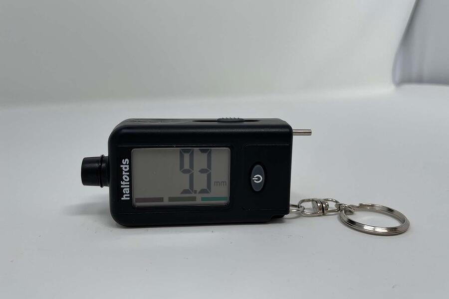 Halfords led digital store tyre pressure gauge