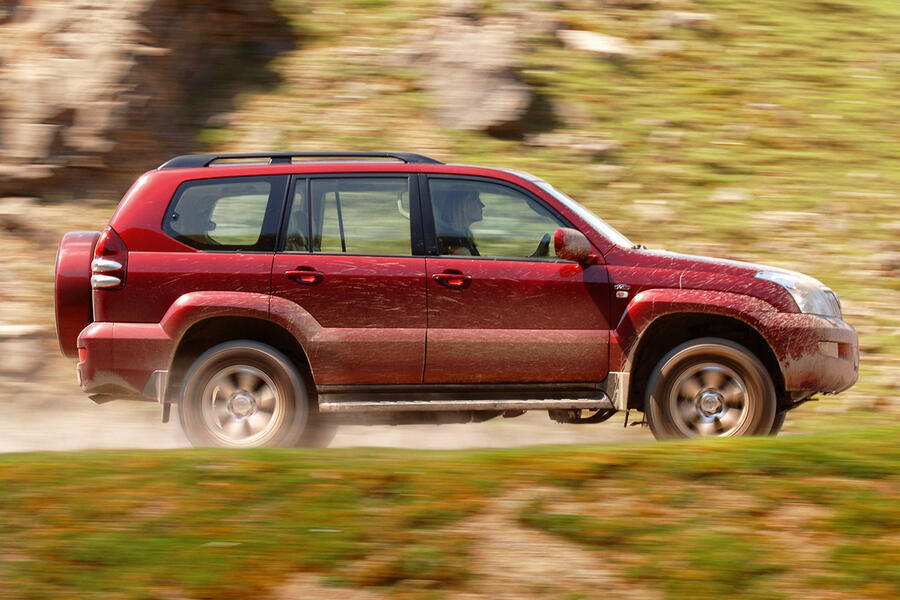 Landcruiser 2005 muddy side