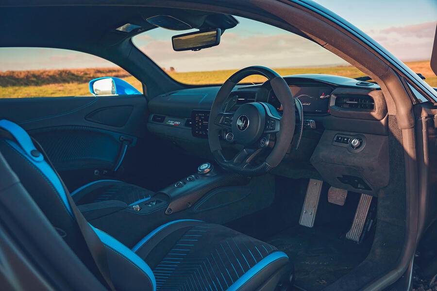 maserati-mc20-interior.jpg?itok=t1sHFw35