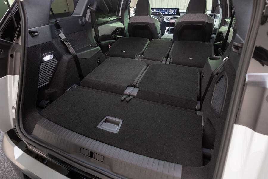 Peugeot e-5008 boot space â€“ seats folded down