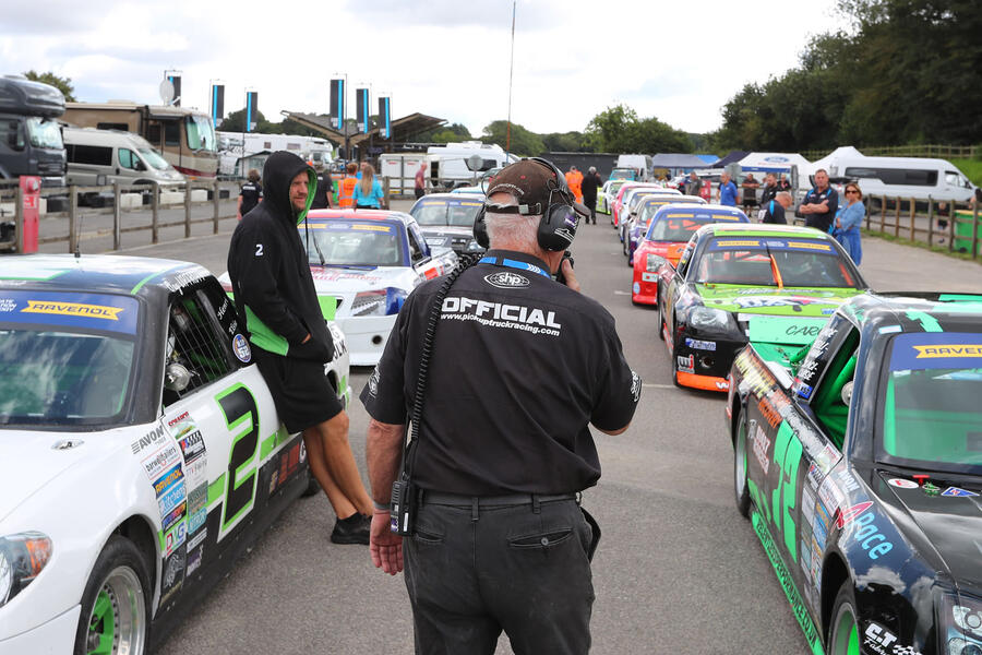 Pick-up racers on the grid