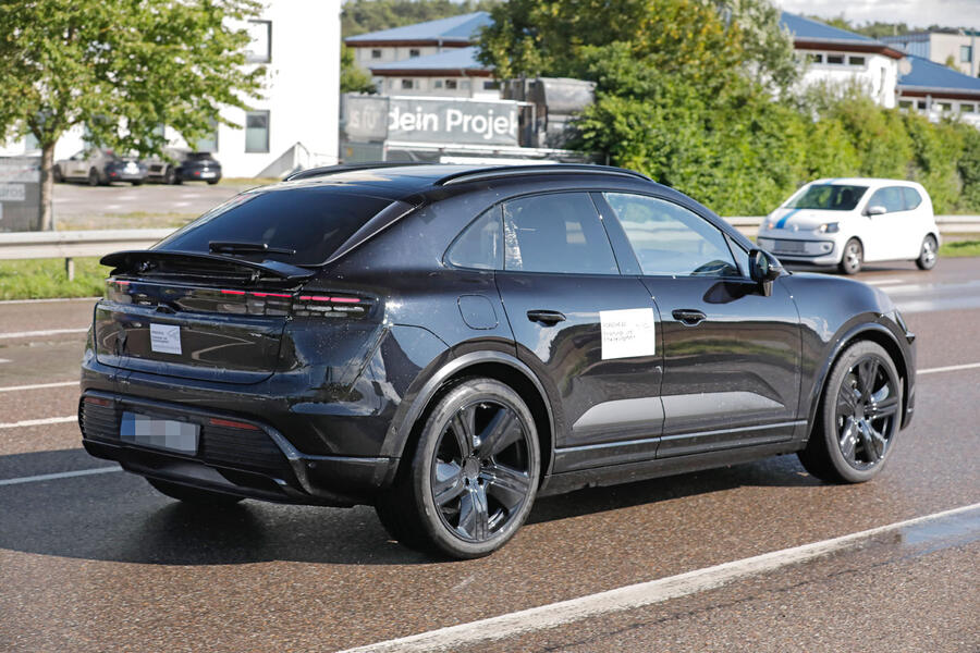 Porsche macan ev side