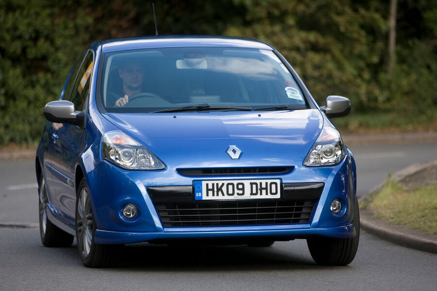 2009 Renault Clio â€“ front cornering