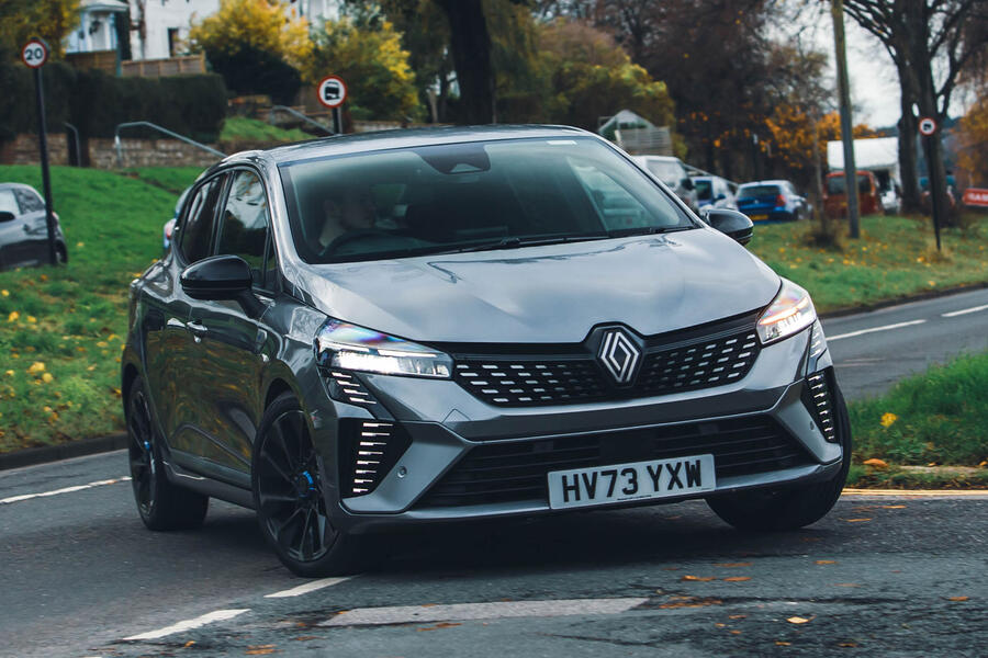 Renault Clio hybrid turning â€“ front