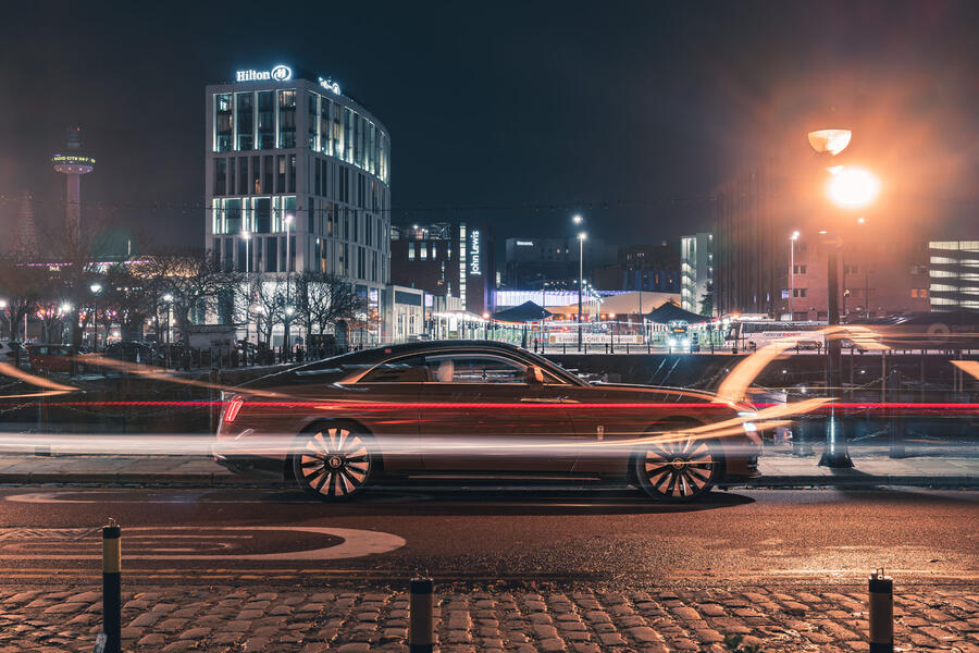 Rolls-Royce Spectre at night â€“ side