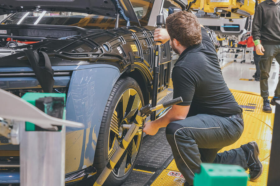 rolls royce spectre wheel fitment