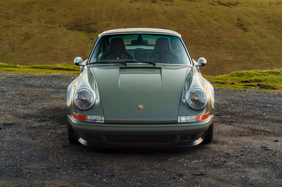 Porsche 964 restomod