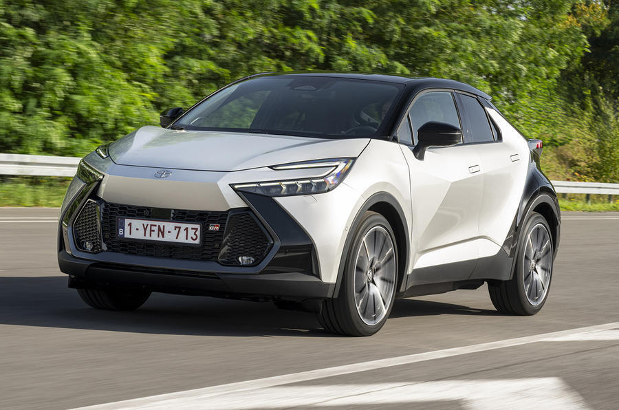 Toyota C-HR front quarter tracking