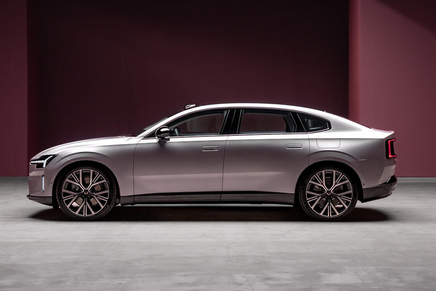 Volvo ES90 studio – side