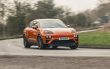 Porsche Macan RT 2025 front corner blur 37