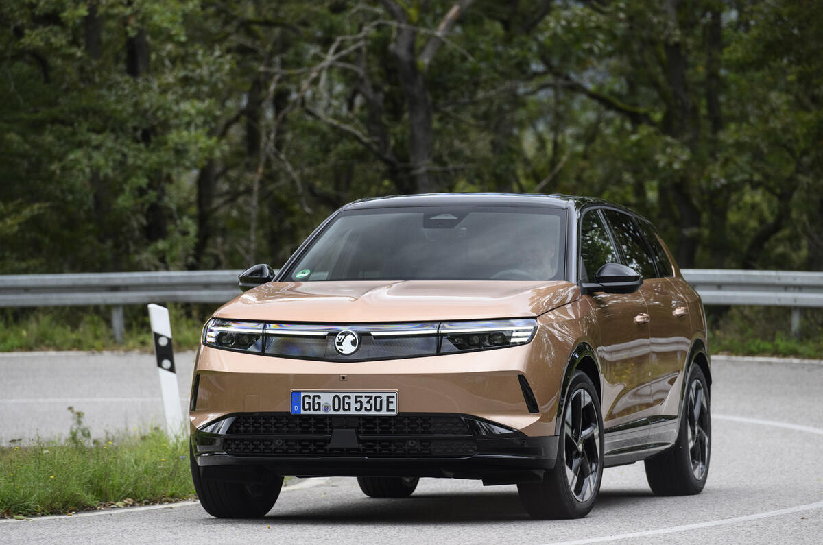 02 Vauxhall Opel Grandland Electric 2024 : essai de virage avant