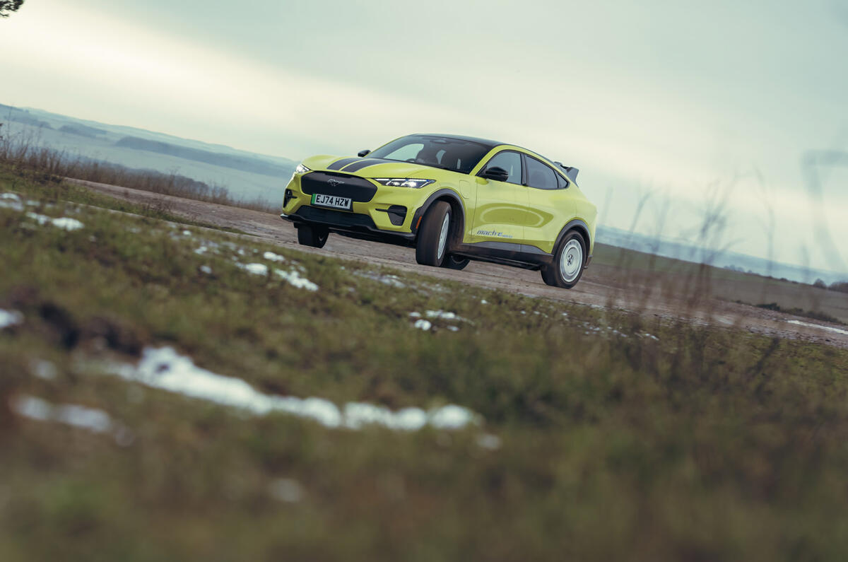 03 Ford Mustang Mach E Rally 2025 compte-rendu conduite latérale