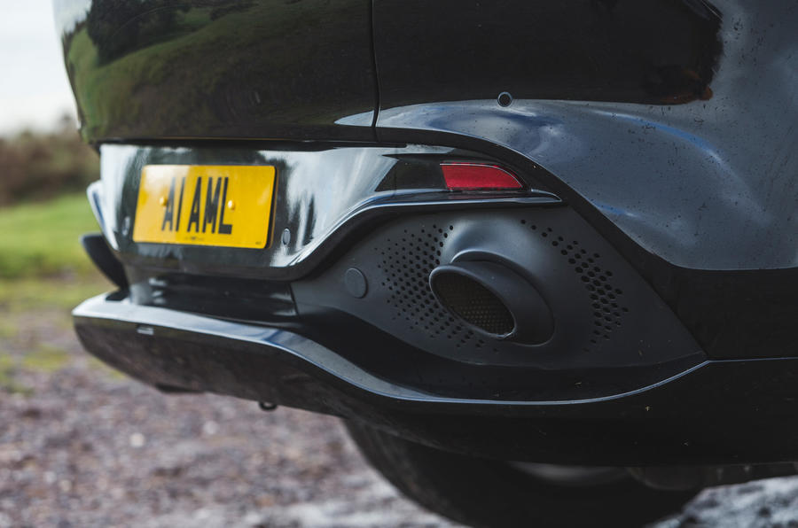 Examen de l'essai routier de l'Aston Martin DBX 2020 - échappements