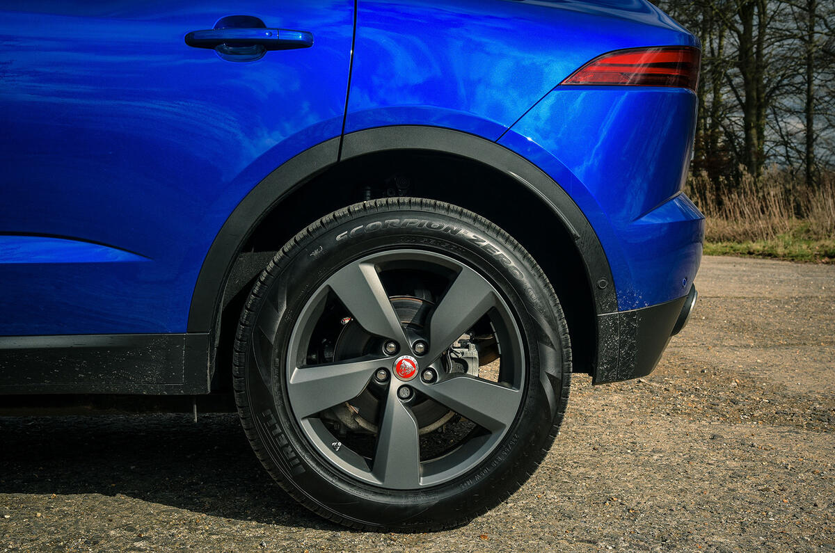 Jaguar E-Pace avis roues arrière