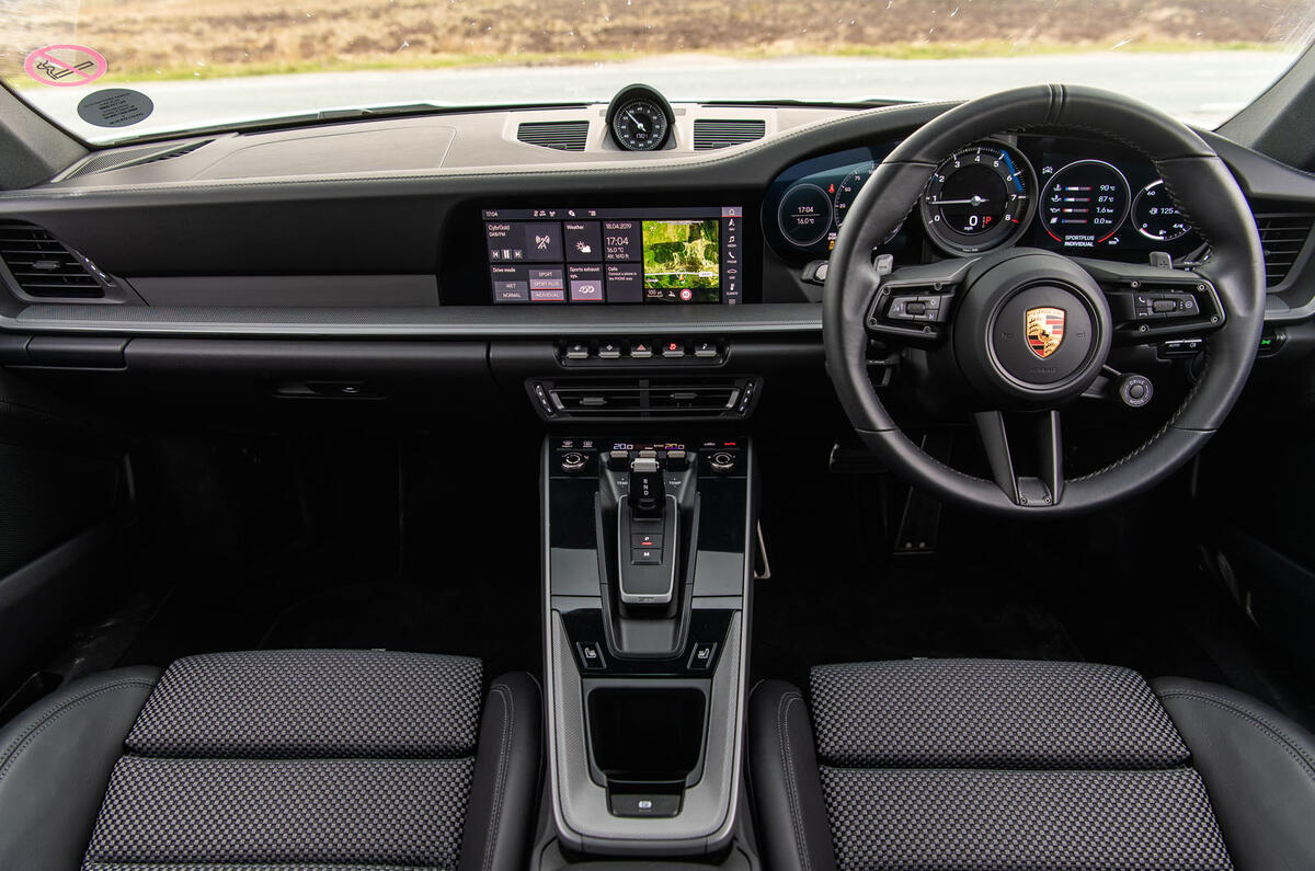 porsche 911 dashboard