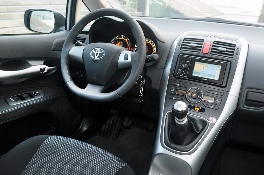 Toyota Auris 1 6 Driven