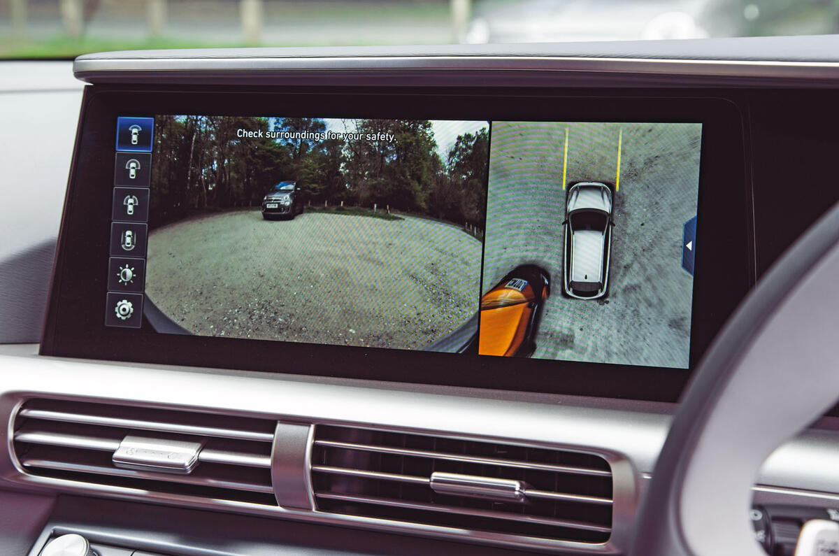 Hyundai Nexo 2019 road test review - reversing camera