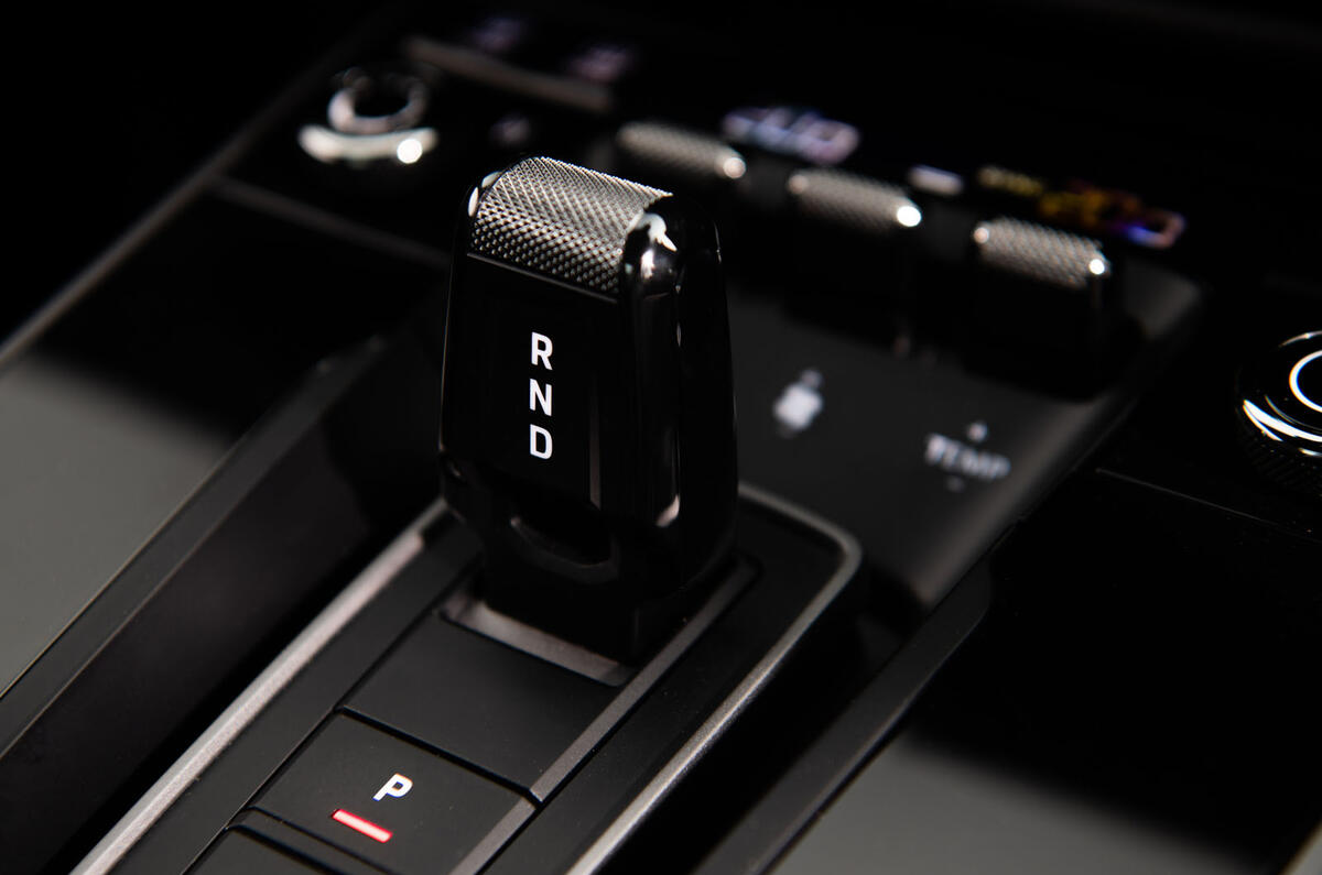 Porsche 911 Carrera S 2019 road test review - gear shifter