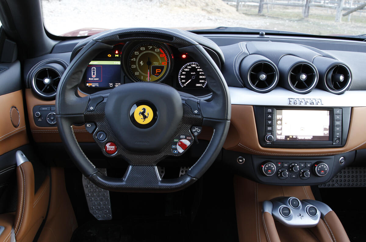 Tableau de bord de la Ferrari FF