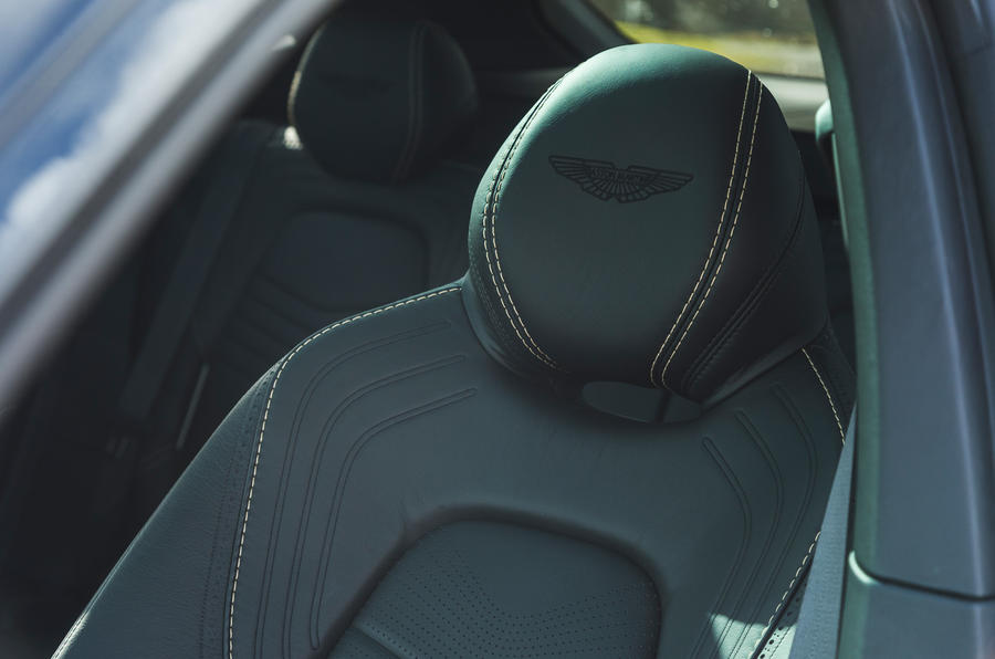 Examen de l'essai routier de l'Aston Martin DBX 2020 - détails des sièges