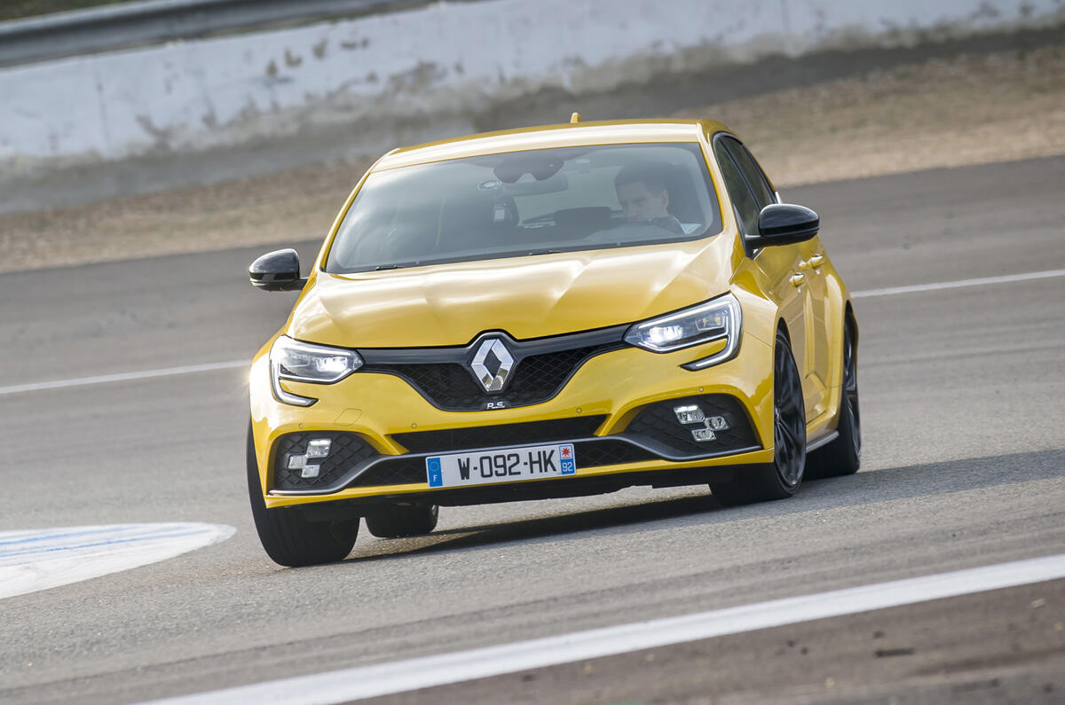 Renault Megane RS 280 2018 road test review cornering 1