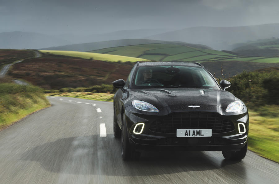 Examen de l'essai routier de l'Aston Martin DBX 2020 - sur le front de la route