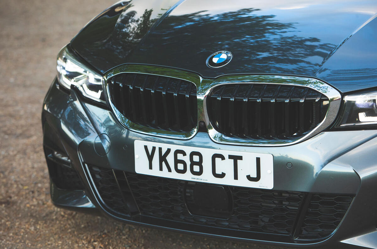 4-bmw-320d-2019-uk-fd-kidney-grille.jpg?itok=9z3UU8iZ