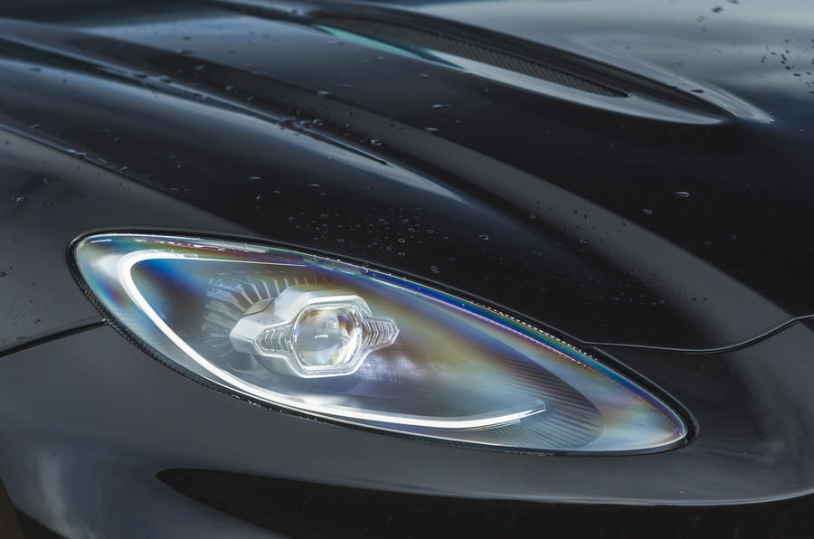 Examen de l'essai routier de l'Aston Martin DBX 2020 - phares